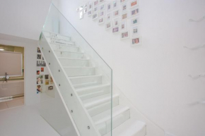 HUGE 5 storey 4 bed Terraced family home in Queens park